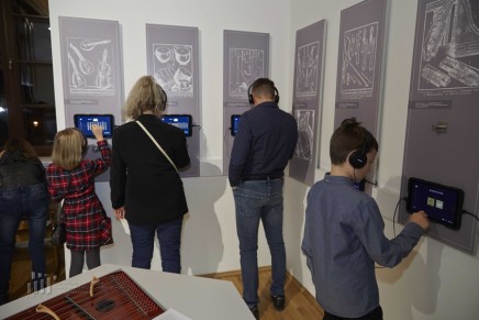 W Muzeum Ludowych Instrumentów Muzycznych w&nbsp;Szydłowcu otwarto nową wystawę stałą