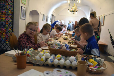 „Akademia Sztuki Ludowej to spotkanie z&nbsp;żywą tradycją” – rozmowa z&nbsp;Katarzyną Kraczoń ze Stowarzyszenia Twórców Ludowych