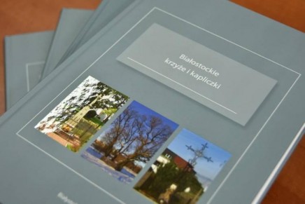 76 białostockich krzyży i&nbsp;kapliczek w&nbsp;albumie wydanym przez&nbsp;Urząd Miasta
