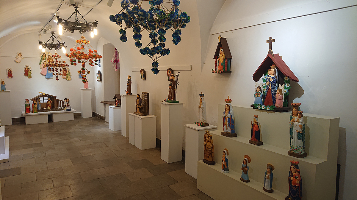 Między światami – rzeźbiarskie narracje Bogumiły Leśniak