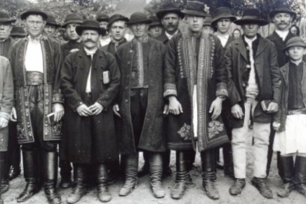 Wystawa dawnych sądeckich strojów ludowych