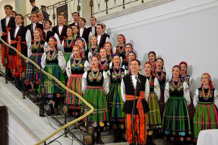 22 chórzystów zespołu „Mazowsze” zakażonych koronawirusem 22 chórzystów zespołu „Mazowsze” zakażonych koronawirusem