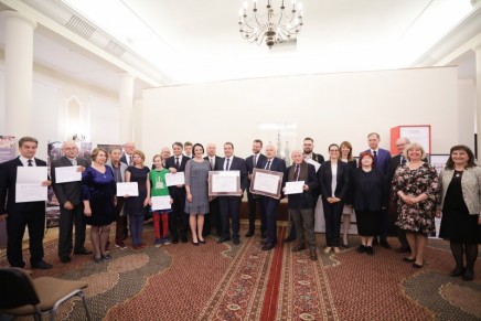 Szopkarze krakowscy odebrali certyfikat UNESCO Szopkarze krakowscy odebrali certyfikat UNESCO